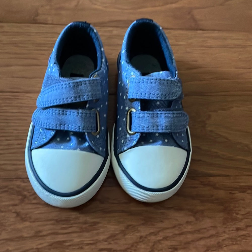 Size 6 toddler new Tommy Hilfiger sneakers